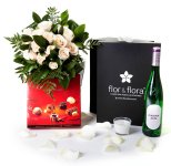 Caja regalo 12 rosas blancas + Nestlé grande + vino blanco_caja-pequeña-negra-+-12-blancas-+-bombones-+-vela-+-blanco